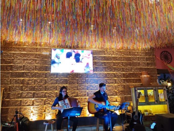 Festa Junina com música ao vivo é muito melhor!